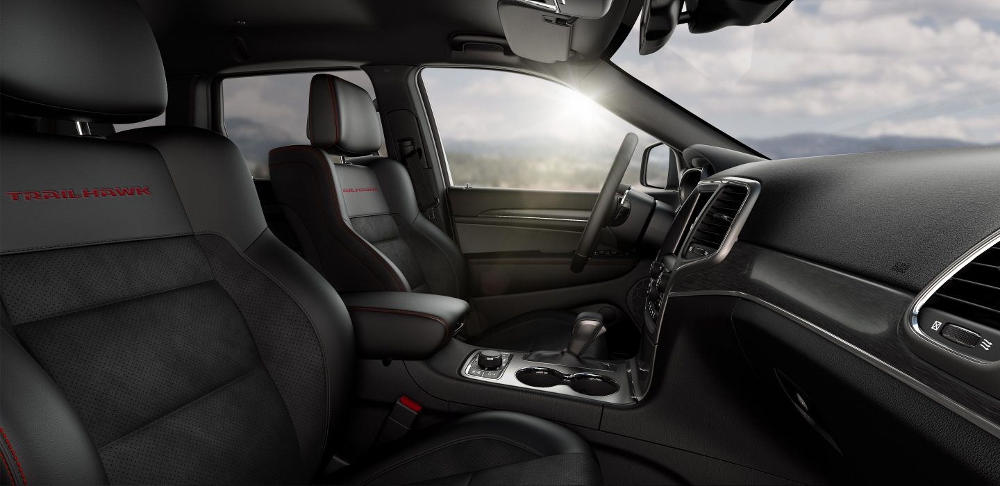 2018 Jeep Grand Cherokee Trailhawk Front Interior Seating and Dash